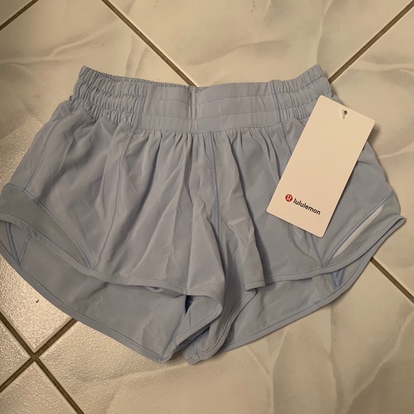 Lululemon Hotty Hot Short 2.5” Daydream - Picture 5 of 6